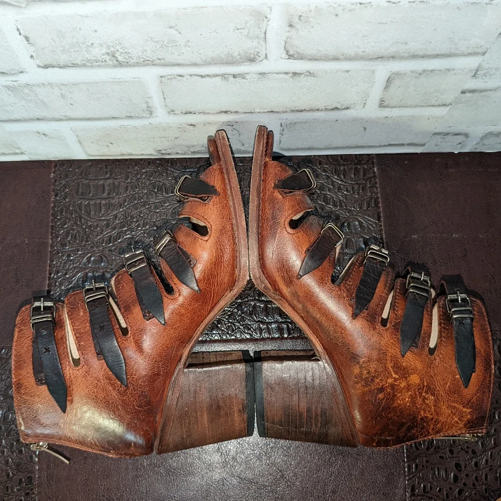 Freebird Quinn Brown Sandals by Steven Size 6